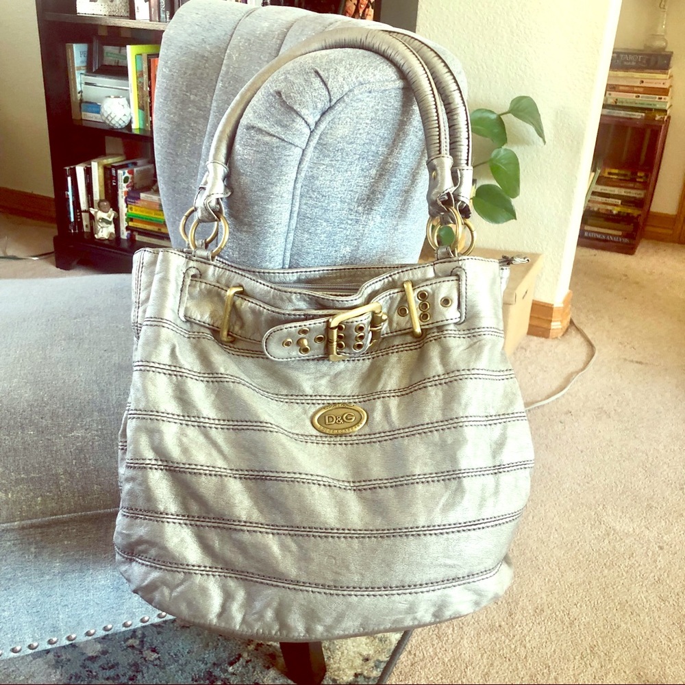 Silver, metallic D&G purse—great condition!